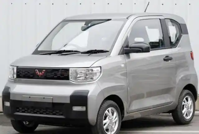 且来势汹汹,在目前的微型电动车里,抛开造车新势力不说,宝骏的e100