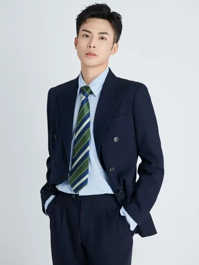 28岁男生职业形象照 9828岁男生职业形象照怎么拍?