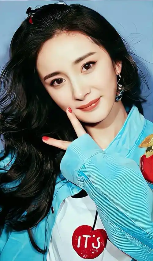 【杨幂简介】杨幂(生日:1986年9月12日)出生于北京市,现为女演员,歌手