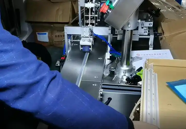 双面胶机(透明胶纸筒)wz-861 胶条贴双面胶机(密封胶条)74机器特点