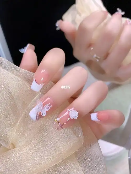 白色法式山茶花美甲来啦温柔高级