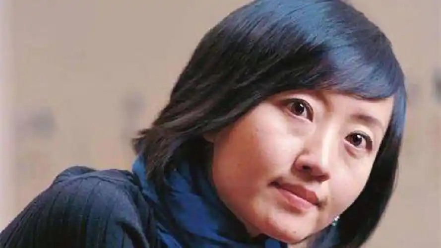 柴静照片(柴静:从公知女神到全网群嘲,最终移居国外,如今过得怎样?