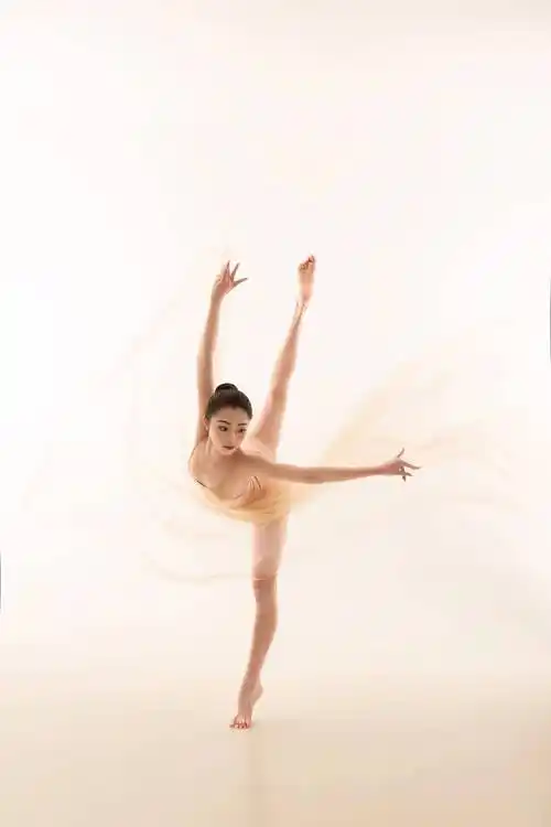 大三舞蹈生的美艳动人感