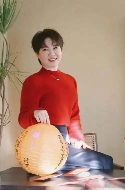 小沈阳晒照为老婆庆生,40岁沈春阳近照变美变瘦,好婚姻让人羡慕