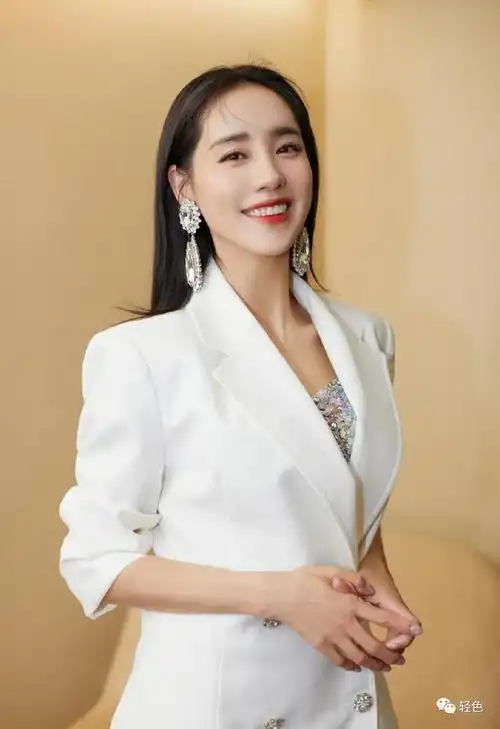 还记得秋雅泳装出水吗好身材呼之欲出