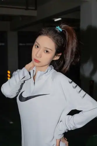 简介:郑合惠子甜酷运动风写真图片,分享一组郑合惠子图片给大家,图中