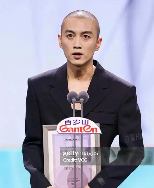 有医美的大力干预才能办到(看基础,看后天,不一定得必须依赖医美解决)