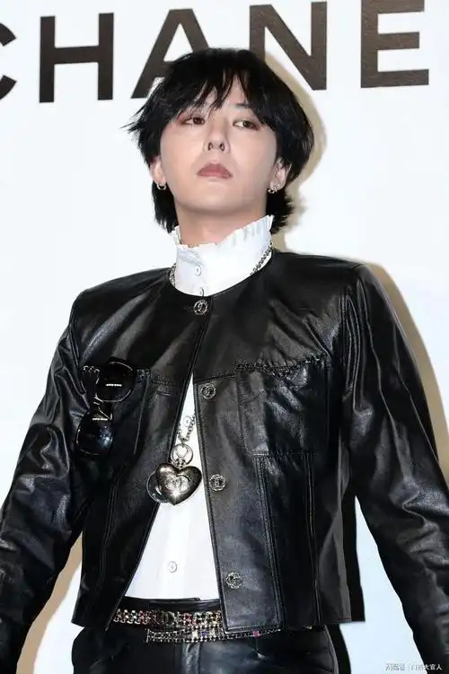 权志龙,韩国偶像团体bigbang重要成员,曾经带火过无数时尚单品,甚至