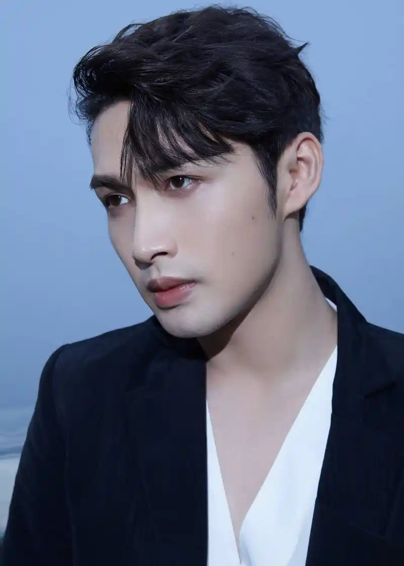 张彬彬凭借热剧出圈人气持续高涨商业价值不断攀升