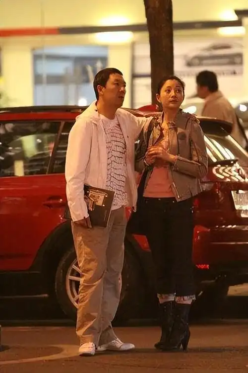 孙东海是北京人,他是富一代,通过房地产实现快速财富积累的他很快转向