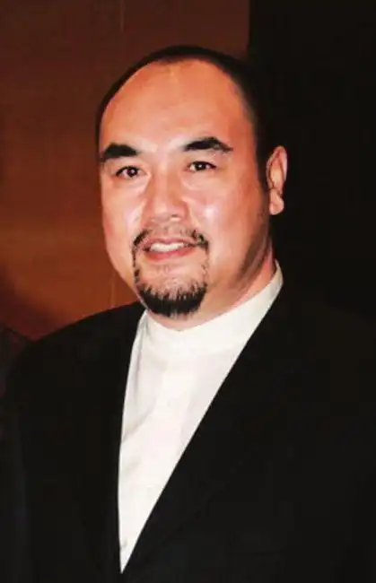 "八戒"臧金生原是北大研究生 喷香水穿粉色