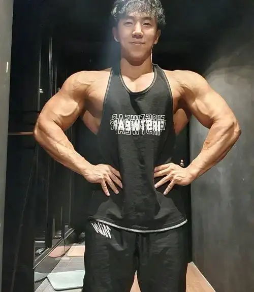 第71期,高颜值肌肉男,每周健身6次_高清图集_新浪网