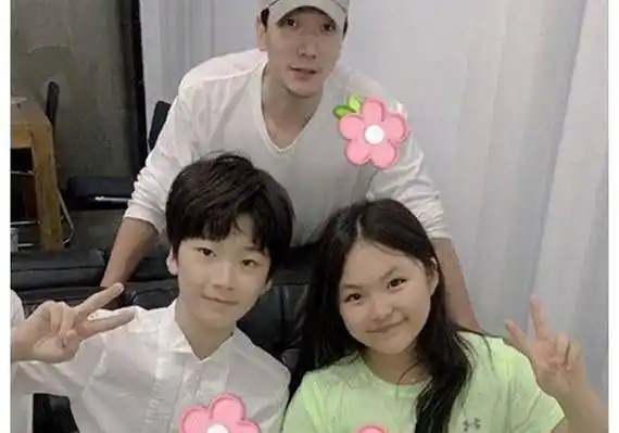 张悦轩和王诗龄私下聚会,对妹妹的小举动尽显绅士风度_田雨橙_方面