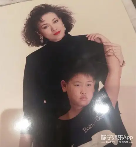 汤子嘉女友温心背景起底 曾被黄晓明骂炒作整容黑历史被扒(5)