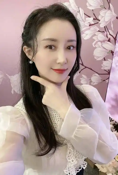 女星舒畅时尚写真:天资绝色,娇艳欲滴