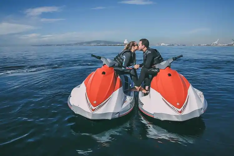 冲浪攀岩度假 海外ins网红情侣美图v6记录旅行与冒险