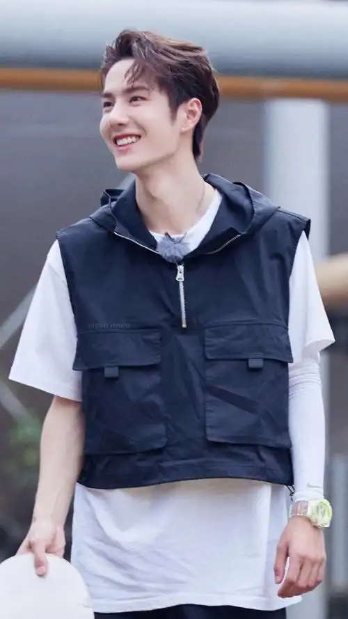 极限青春 修图 @uniq-王一博 cr:logo