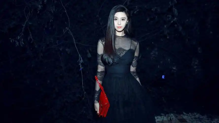 电脑壁纸 明星 大陆明星 范冰冰时尚性感生活照