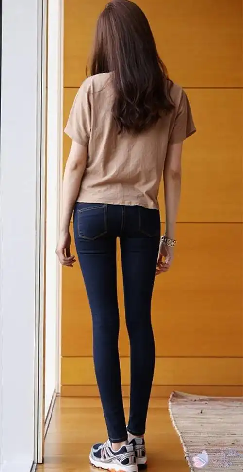 紧身牛仔裤夏日简单搭配,瘦腿显腿型秀出好身材