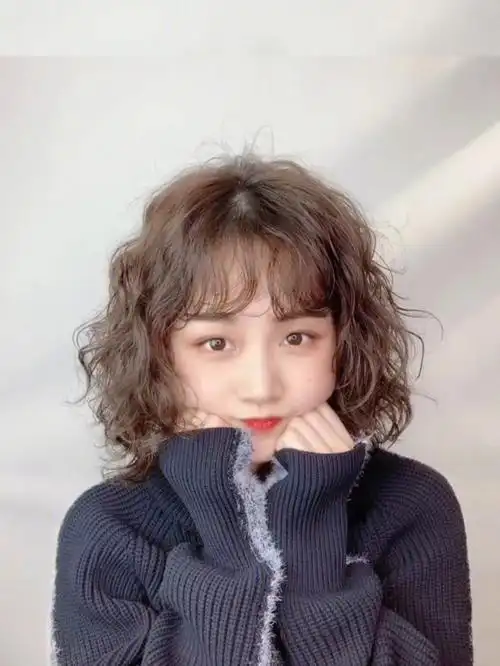 小个子脸圆的女孩子一定要尝试的发型