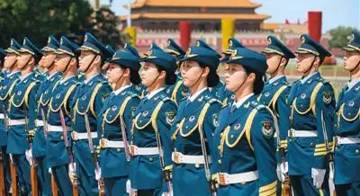 靓丽背后的故事 三军仪仗队首现女兵身影