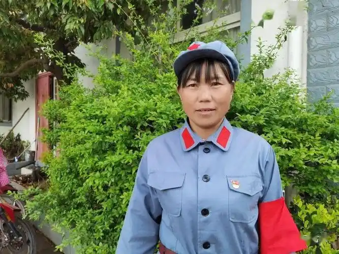 村组党员罗存凤说:"我们今天重走长征路,让我体会到了红军长征的不