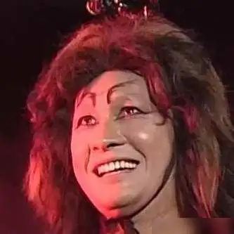 这只蛤蟆精,好色成性,还觊觎白素贞,小青美色,用癞蛤蟆想吃天鹅肉形容