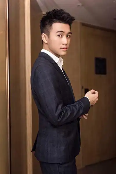 经纪人过生日送豪礼 猜猜赌王儿子何猷君送了什么(图文)