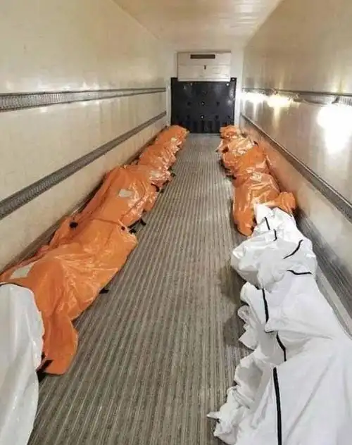 据当地医院内部人员曝料,医院如今是人满为患,走廊过道全都是患者以及