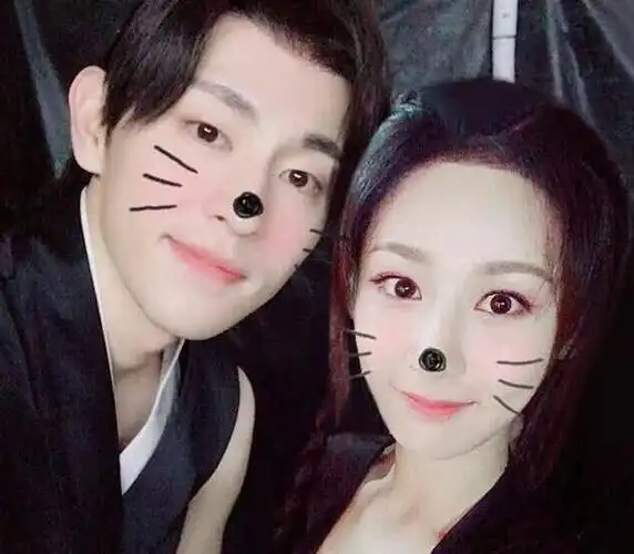 香蜜圆满收官邓伦和杨紫戏外撞衫网友直呼cp感太强