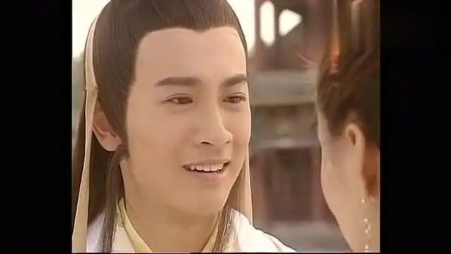 花无缺铁心兰一起散步,深情对视,然后接吻了