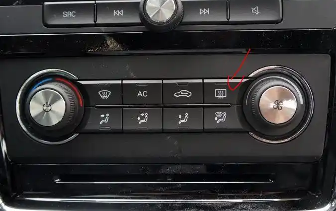 般后视镜加热跟后风挡玻璃加热个按钮,其次建议翻阅手册说明书,供参考