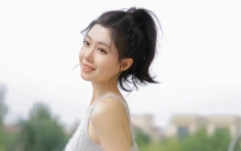 白嫩清纯少女性感写真图片桌面壁纸