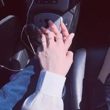 七夕节低调秀恩爱情侣头像一男一女2021最新好看的七夕情侣头像一对