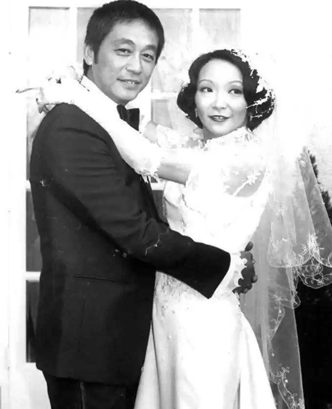 3任妻子貌美如花,86岁戴助听器拍戏,黄药师曾江人生比小说精彩