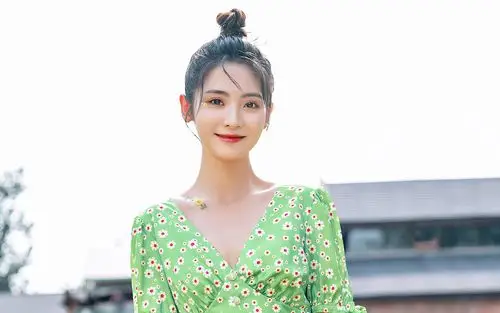 邢菲糖果味少女桌面壁纸