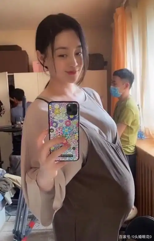 本山传媒走红女艺人,关婷娜晒出孕妇照,镜头中满眼都是幸福