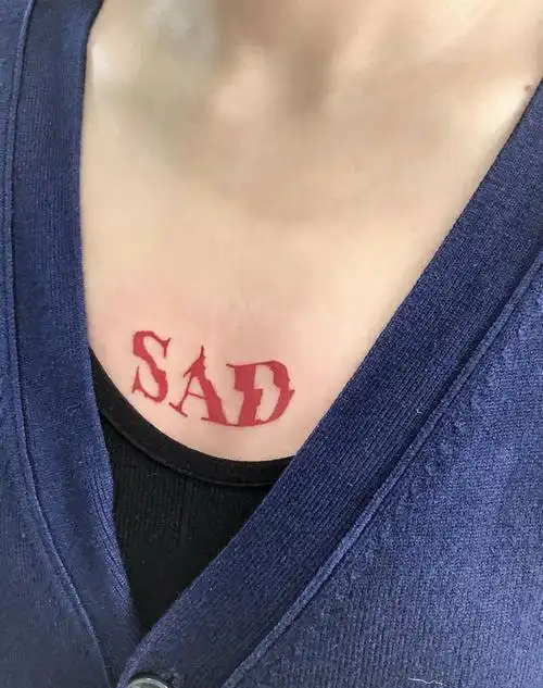 字母纹身图片_胸部纹身图案