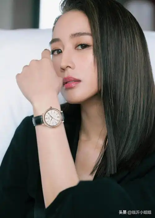 张钧甯五官长相精致优雅整个轮廓看上去大气优雅很有贵气感