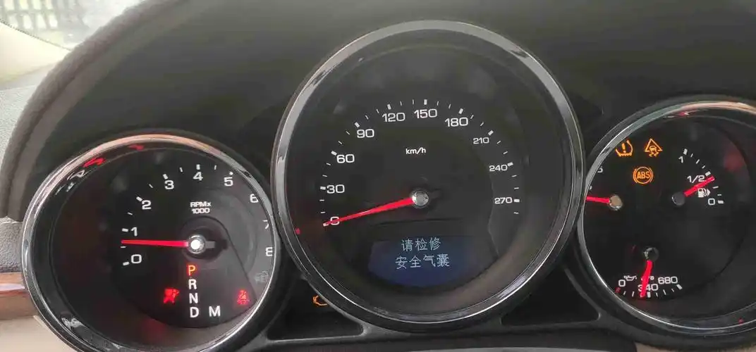 10款cts突然显示请检查牵引力控制系统是怎么回事啊