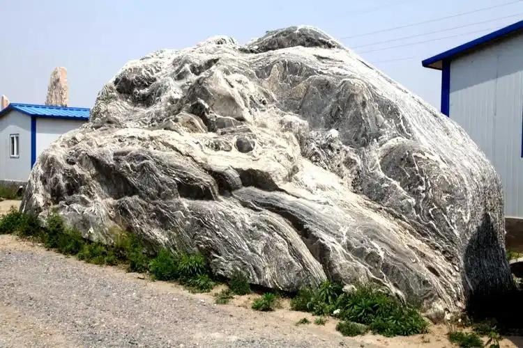 降价出售风景如画的泰山石园林景石