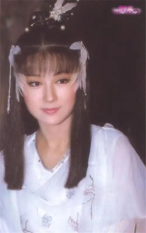 p>潘迎紫(angela),1949年6月5日出生于江苏省苏州市,华语影视女演员.