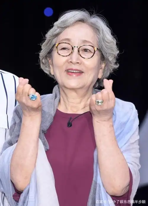 《鱿鱼游戏》,《海岸村恰恰恰》和《智异山》的韩国著名国宝级女演员