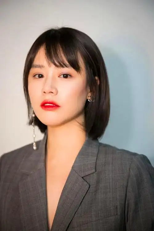 7岁就开始参演电影,28岁身家过亿,如今获金马影后越来越红