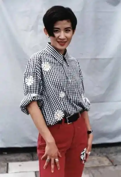 16岁"玉女"出道却扮丑34年,这位"女版周星驰"好笑在哪儿?