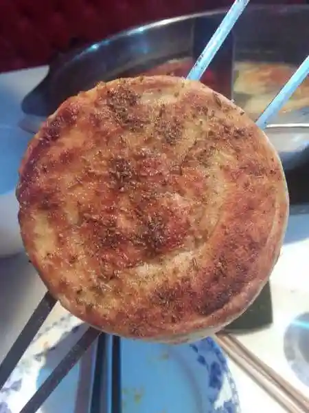 最后再来个烤火烧~虽然没有刷很多酱的样子,但是很入味.简直太撑啦!