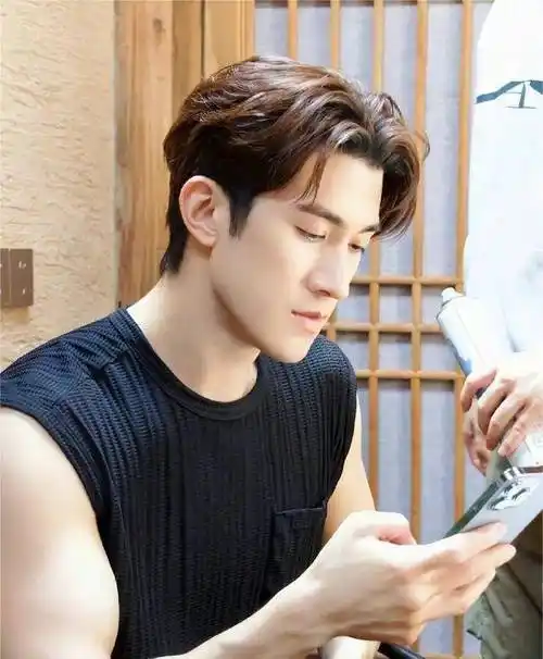 36岁的李治廷手戴婚戒自爆已经结婚数月,老婆是圈外人,恭喜恭喜_中国