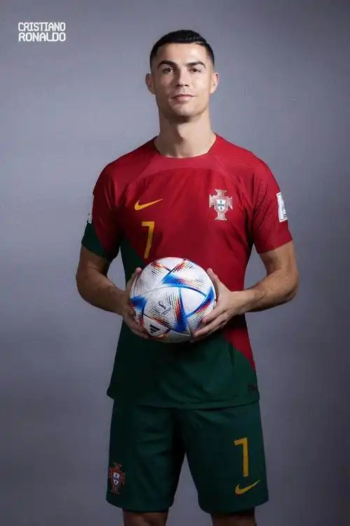 有传闻他去迪拜度假,有传闻他去皇马基地训练——今天,c罗晒出最新的