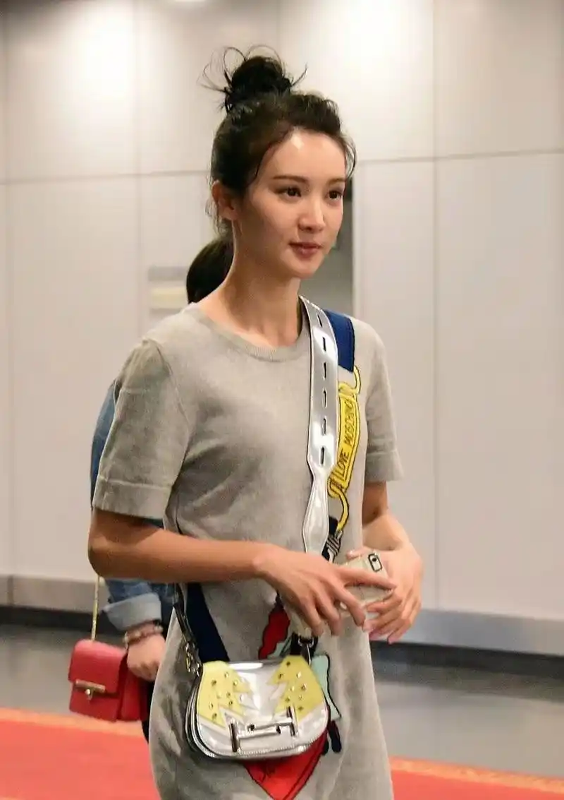 原来,早期的金晨,竟然这么好看!  真的是可爱又灵动啊!