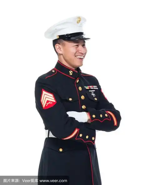 美国海军陆战队,身穿制服,双臂交叉